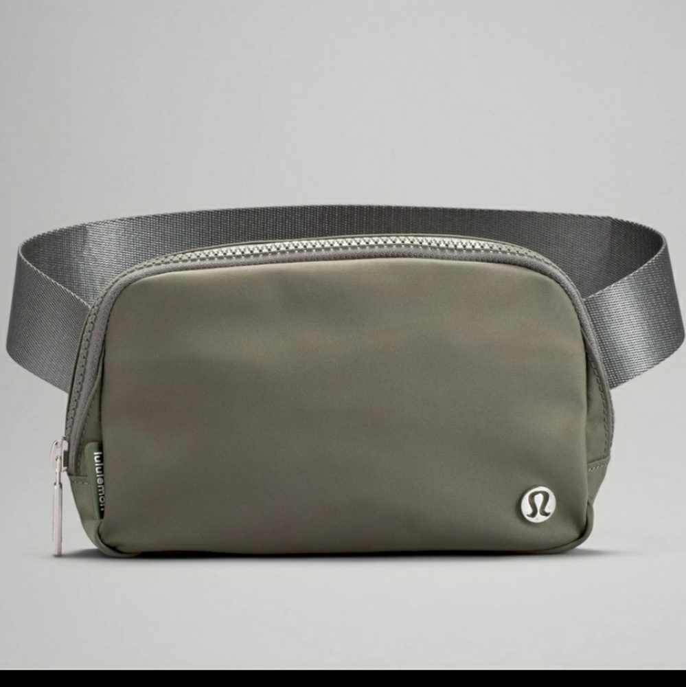 NWT Lululemon Everywhere Belt Bag Grey Sage 1L - Picture 1 of 4